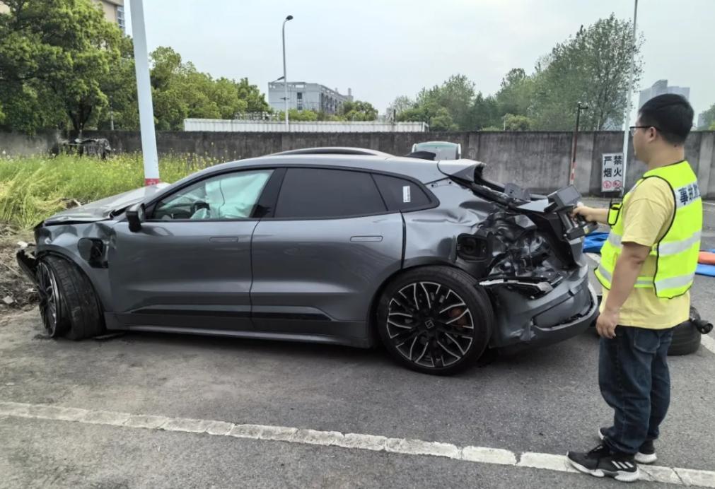 Capturing collision damage with EinScan Libre Capturing collision damage with EinScan Libre